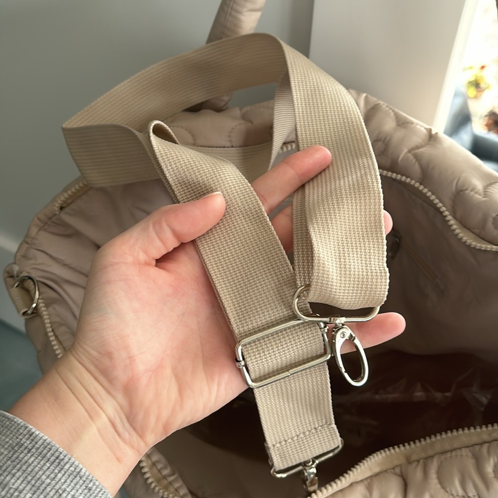 NWT Wilo the Label Floral Daisy Puffer Bag - Picture 15 of 16